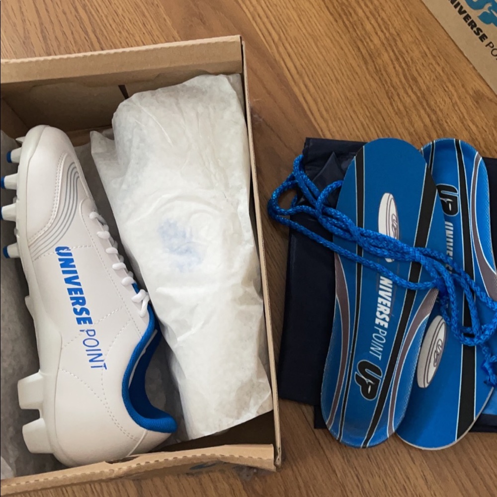 Universe point cleats women size 9